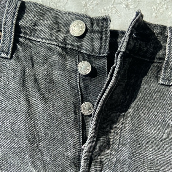 Levi’s 501 Faded Black Denim Shorts (Size 26) - Picture 3 of 6